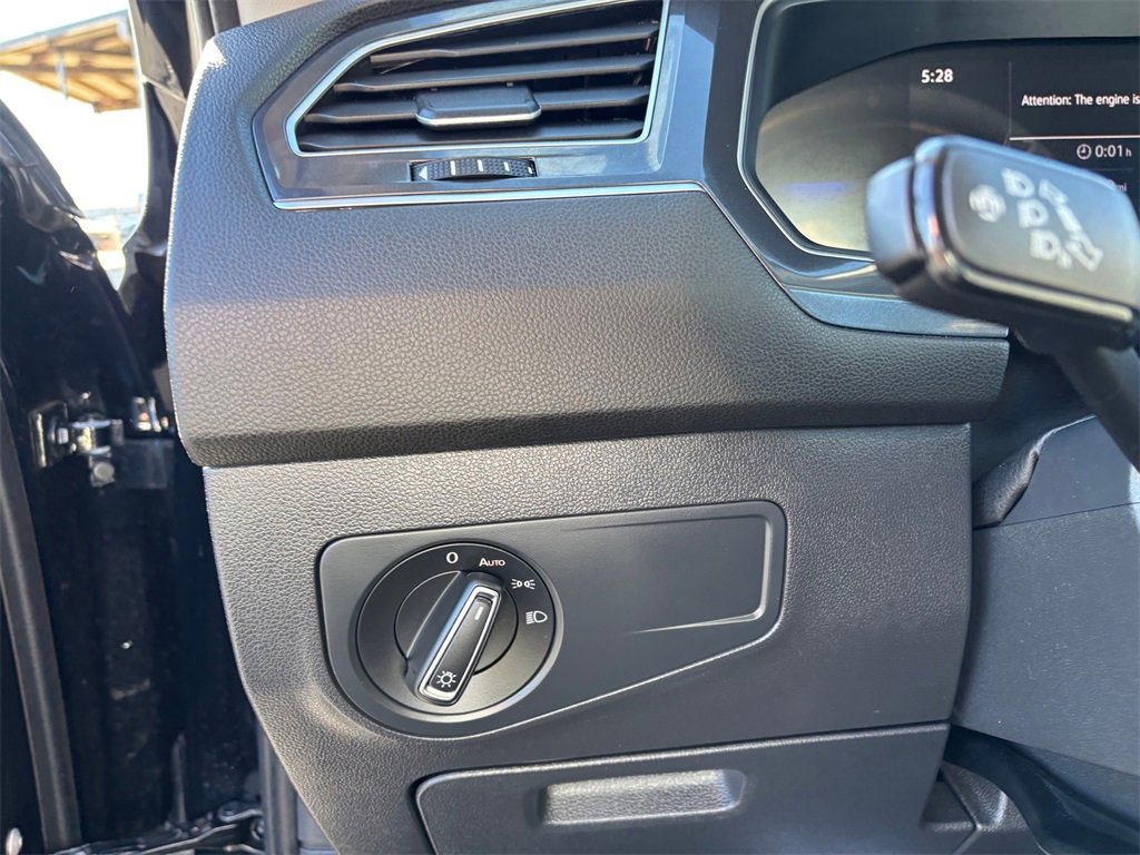 Used 2024 Volkswagen Tiguan SE image 21