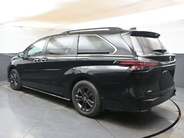 Used 2024 Toyota Sienna XSE w/ XSE Plus Package AWD/4WD image 3