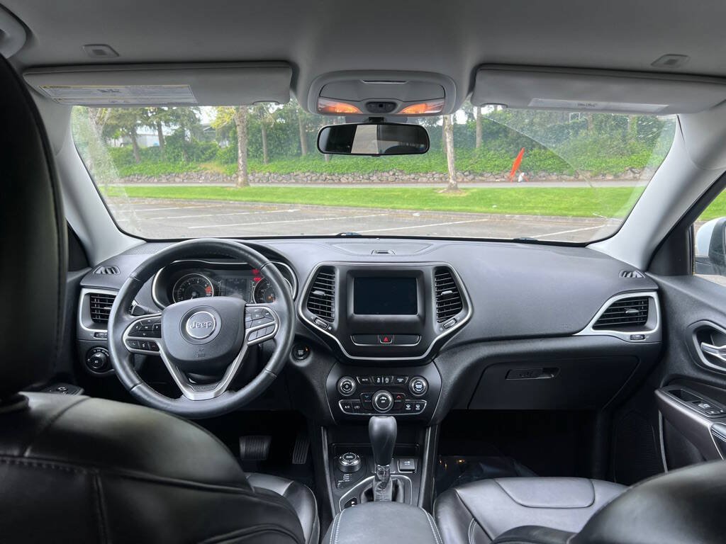 Used 2019 Jeep Cherokee Latitude Plus AWD/4WD image 11