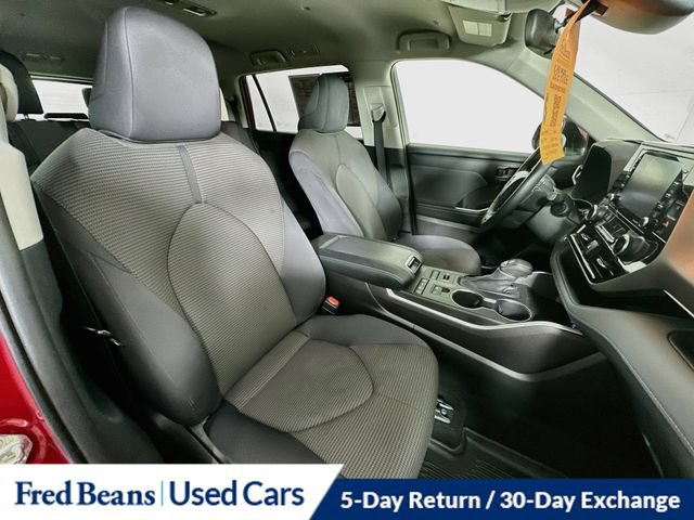 Used 2022 Toyota Highlander LE AWD/4WD image 34