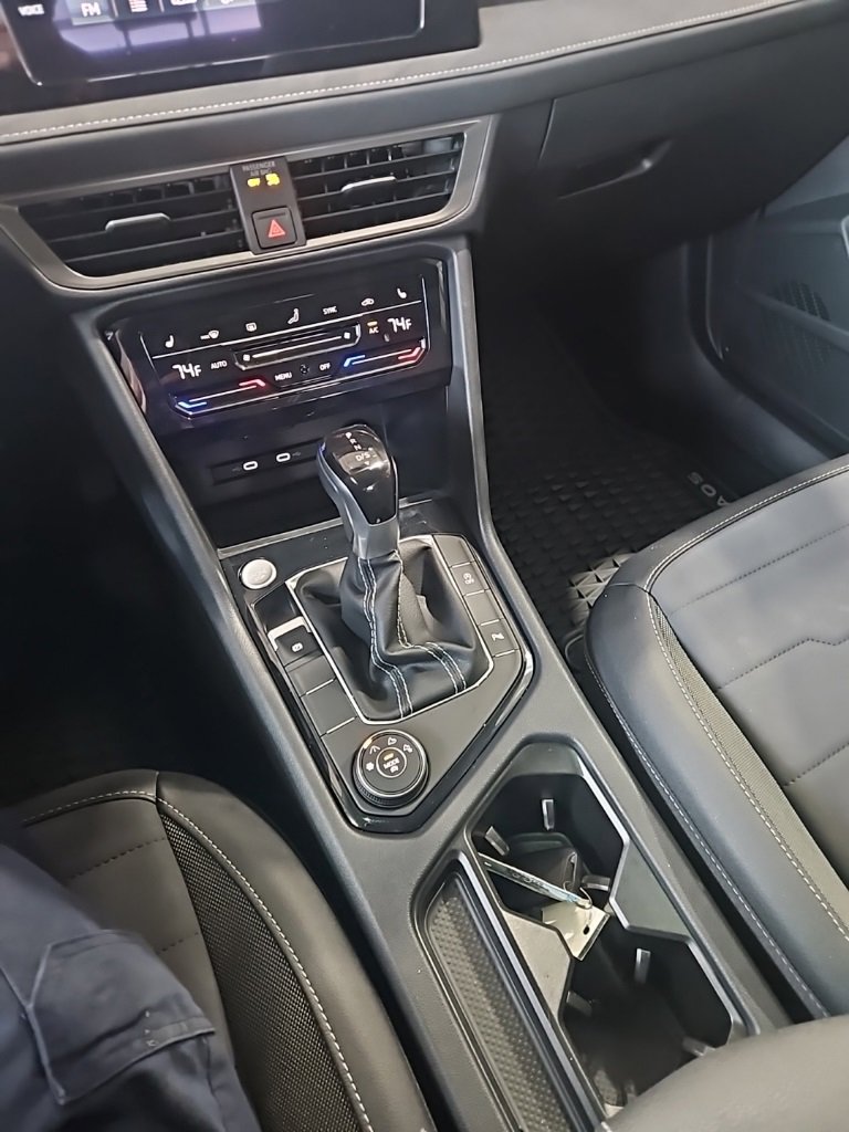 Used 2025 Volkswagen Taos SE image 32