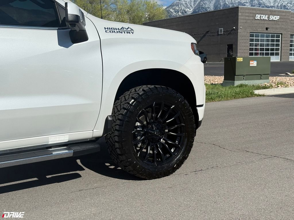 Used 2019 Chevrolet Silverado 1500 High Country w/ Technology Package AWD/4WD image 4