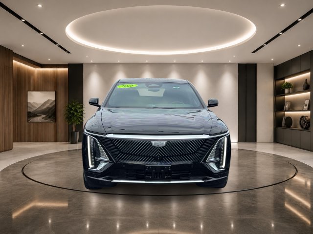 Used 2025 Cadillac Lyriq Luxury RWD image 2