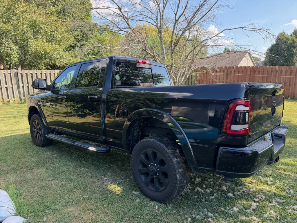 Used 2019 RAM 2500 Laramie w/ Black Appearance Package AWD/4WD image 9
