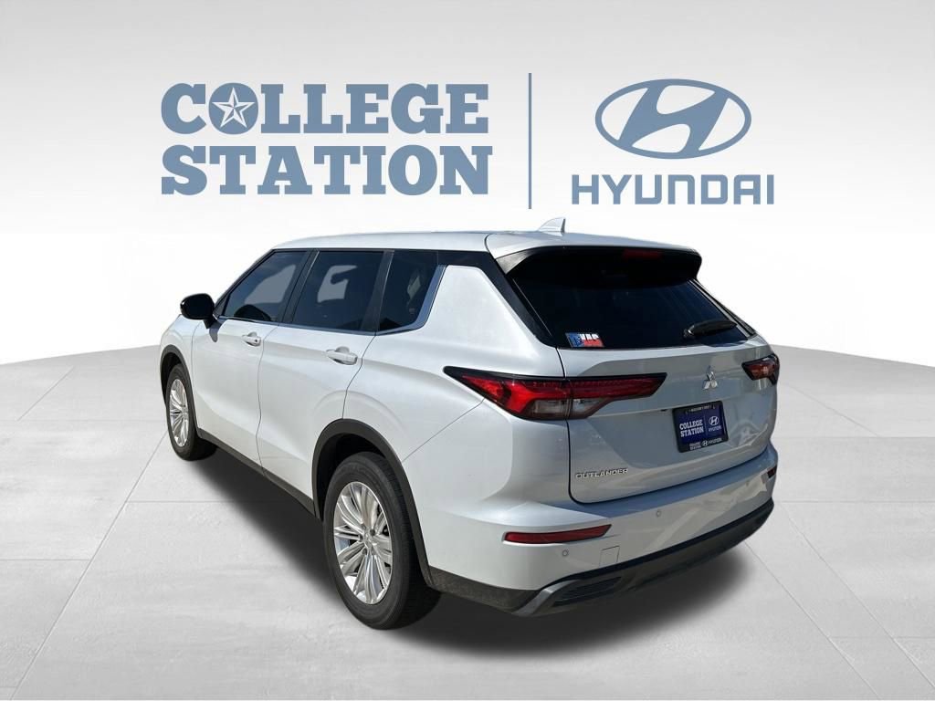 Used 2024 Mitsubishi Outlander ES image 8