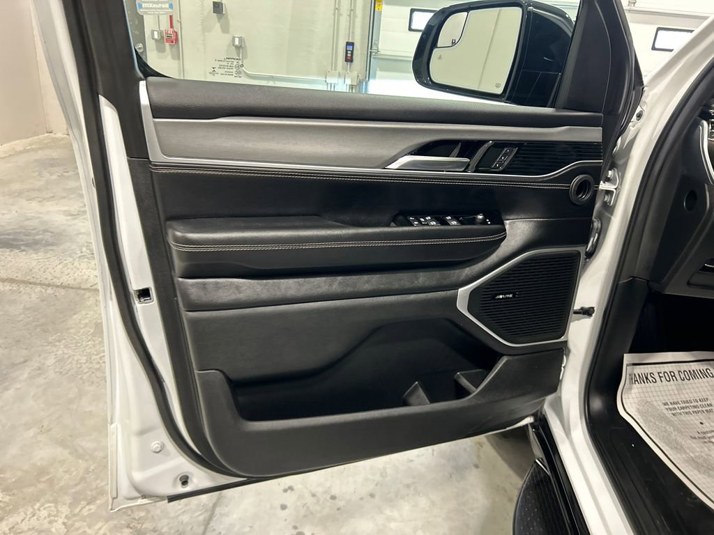 Used 2023 Jeep Wagoneer 4WD w/ Convenience Group I image 16