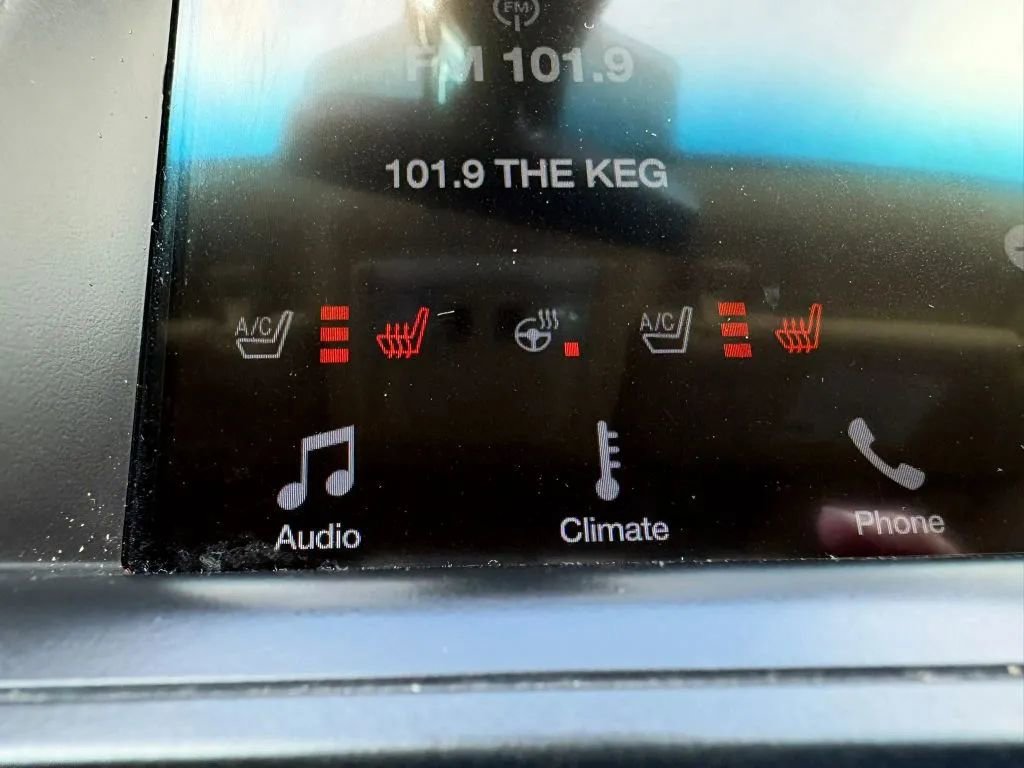 Used 2017 Ford Taurus Limited FWD image 16