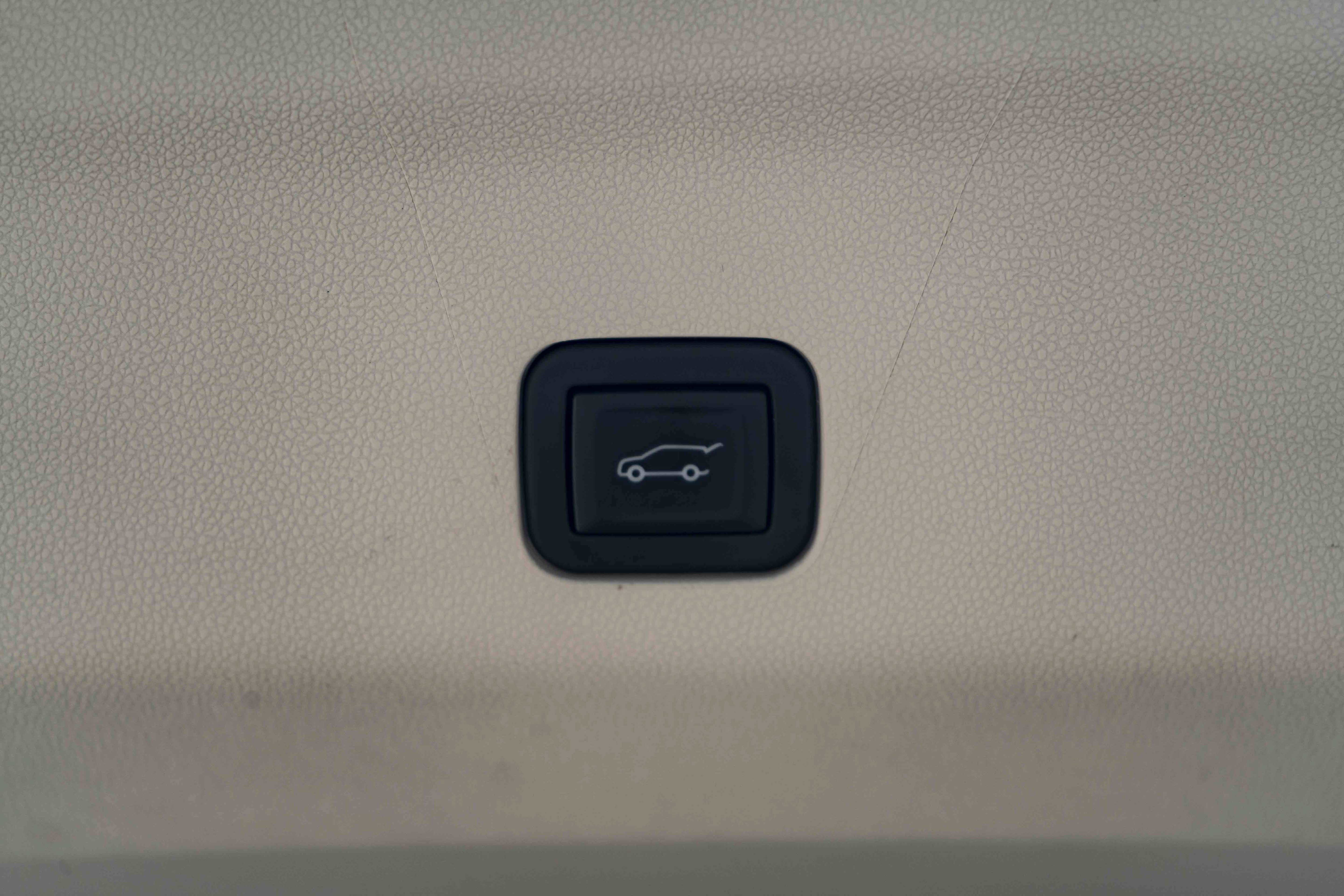Used 2024 Cadillac Escalade Premium Luxury Platinum w/ LPO, Floor Liner Package AWD/4WD image 49