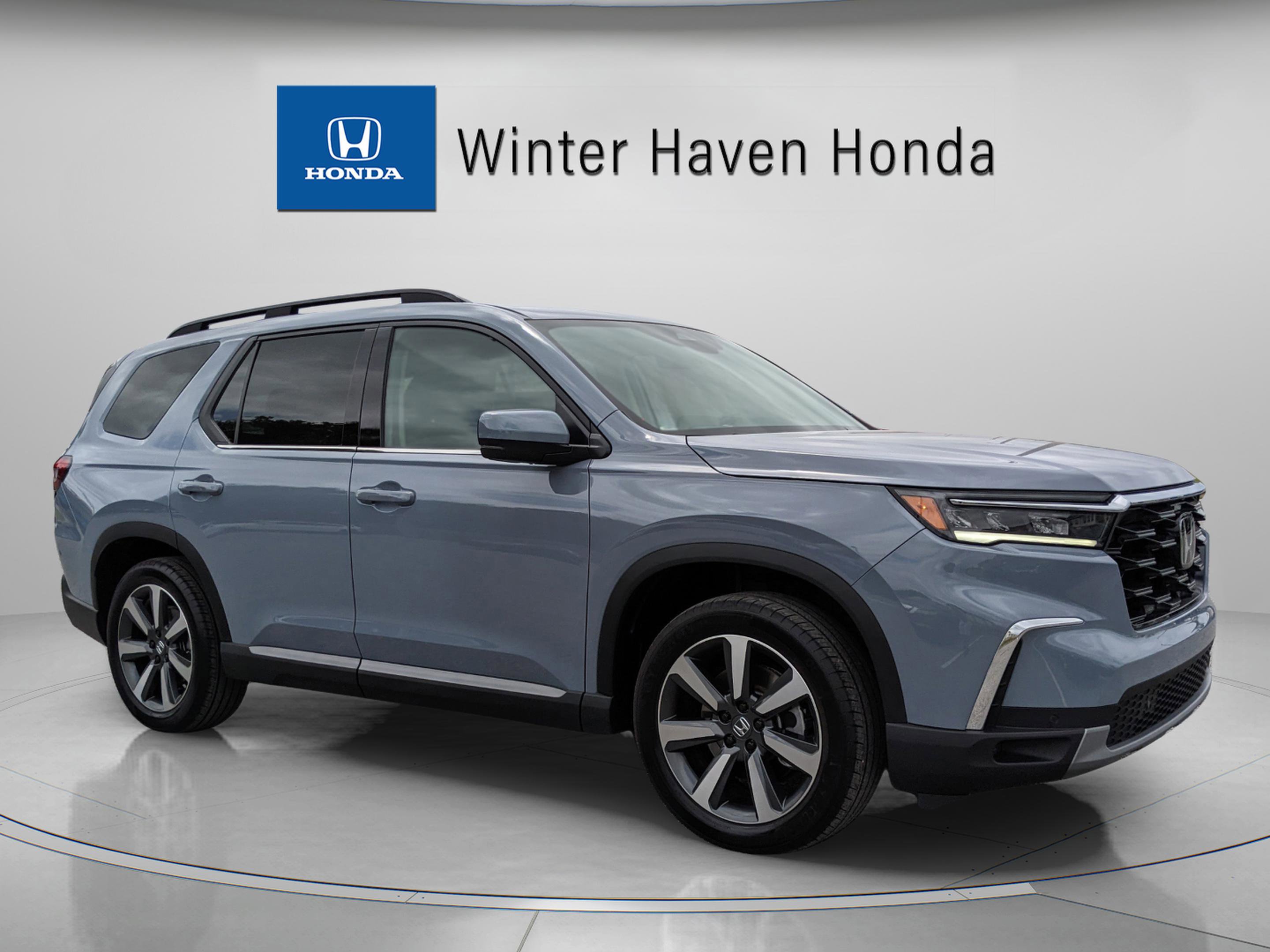 Used 2025 Honda Pilot Touring image 1