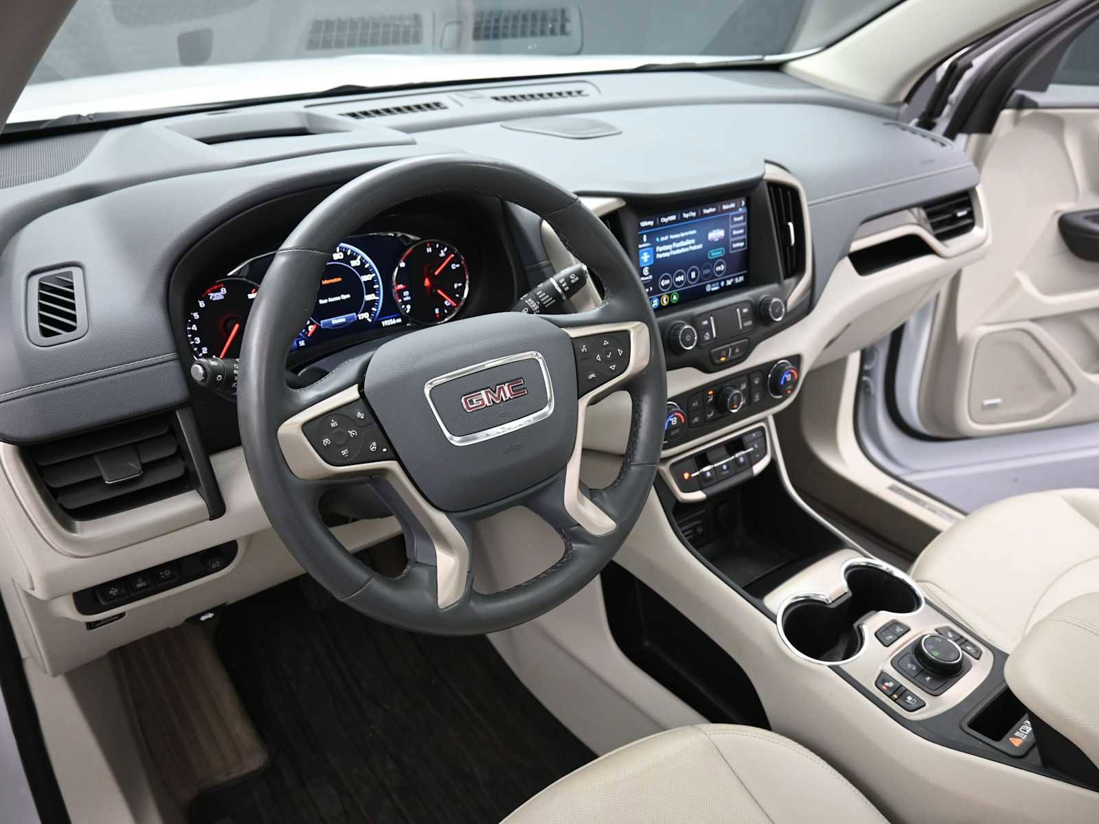 Used 2024 GMC Terrain Denali w/ Denali Premium Package image 10