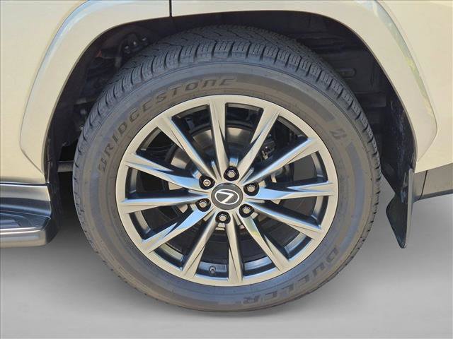 Used 2023 Lexus LX 600 F Sport w/ Accessory Package (Z1) AWD/4WD image 23