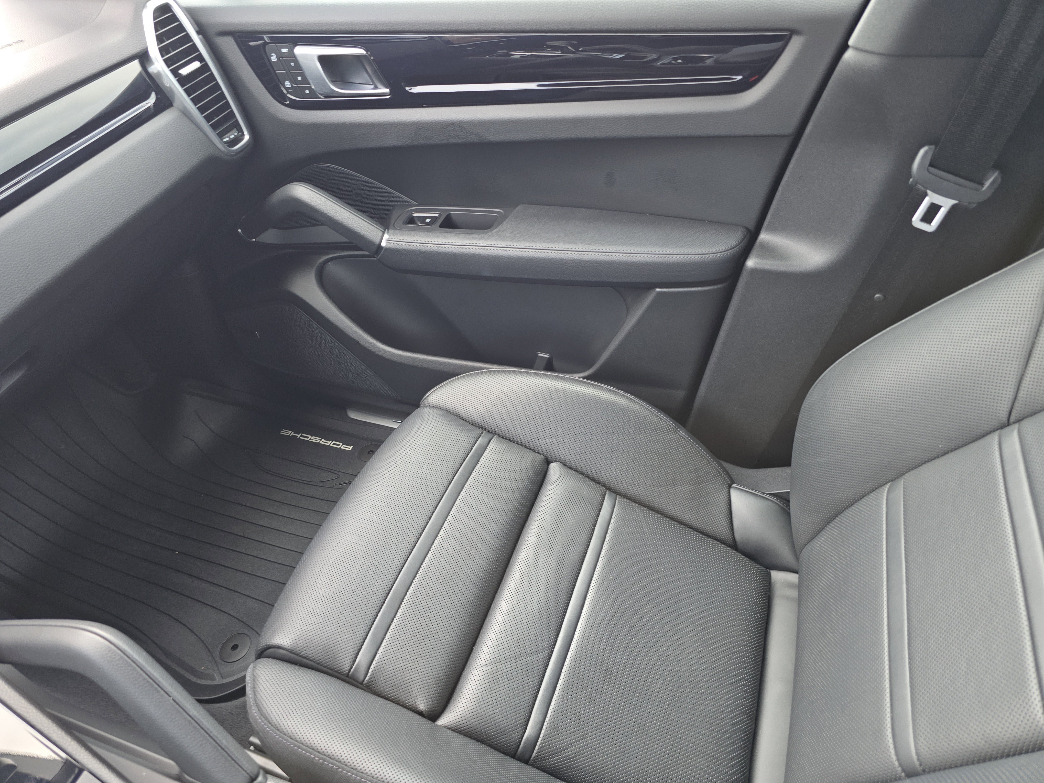 Used 2023 Porsche Cayenne S Platinum image 14