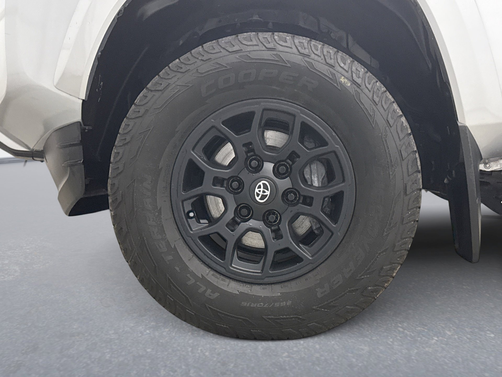 Used 2023 Toyota Tacoma SR5 w/ SR5 Appearance Package image 21