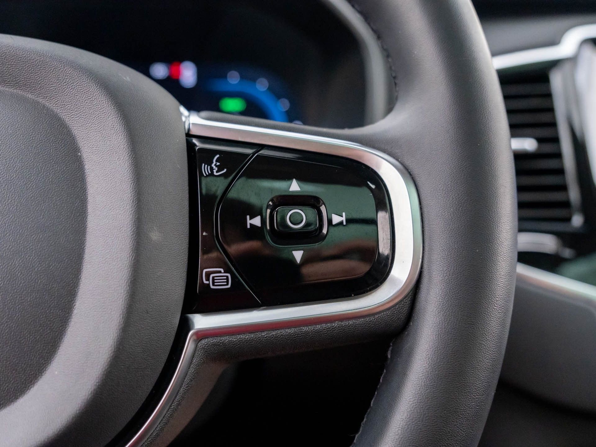 Used 2024 Volvo XC90 T8 Ultimate w/ Lounge Package image 34