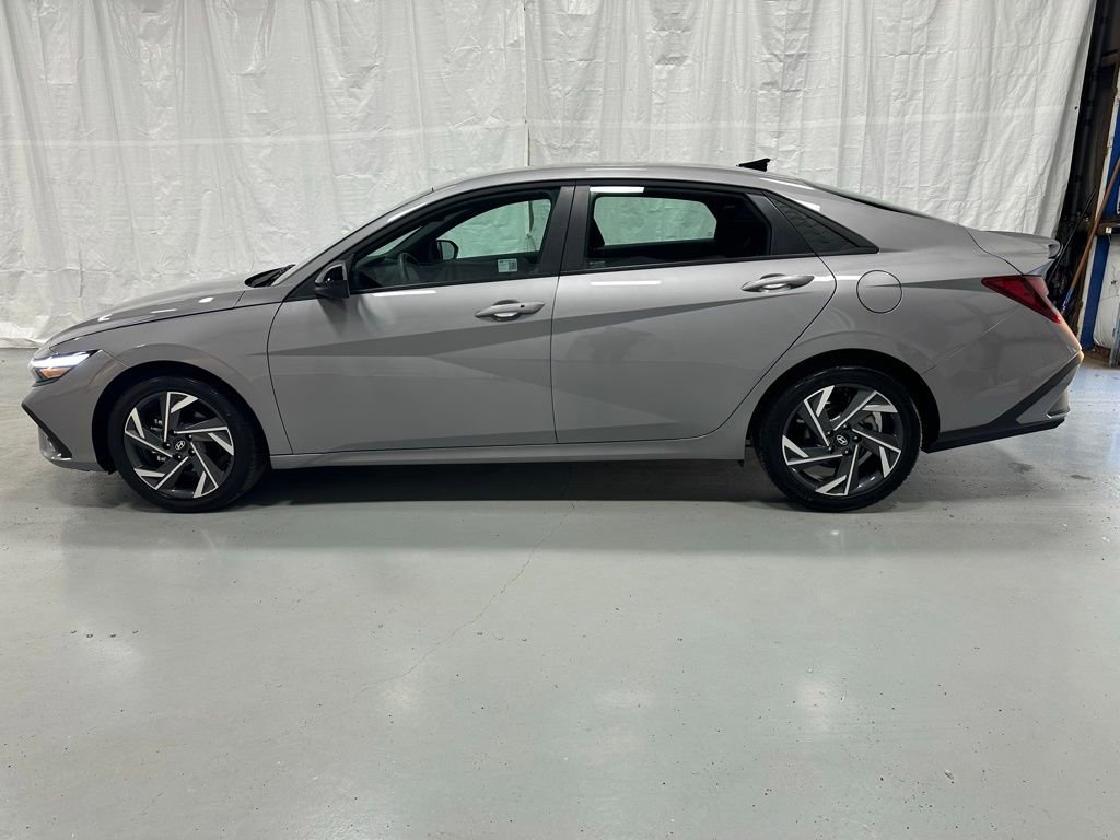 Used 2025 Hyundai Elantra Sport image 4