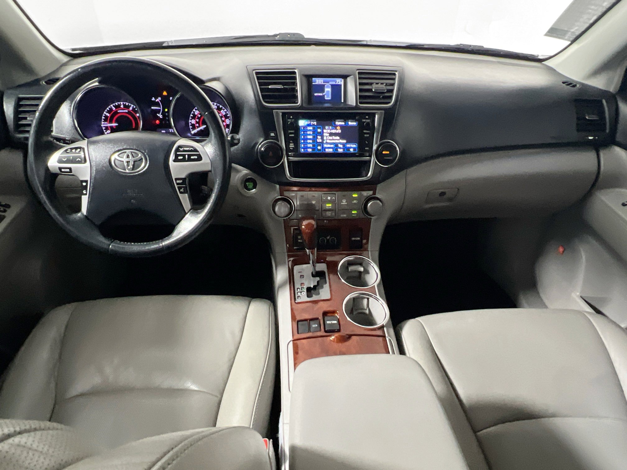 Used 2013 Toyota Highlander Limited image 30