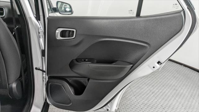 Used 2025 Hyundai Venue SEL FWD image 18