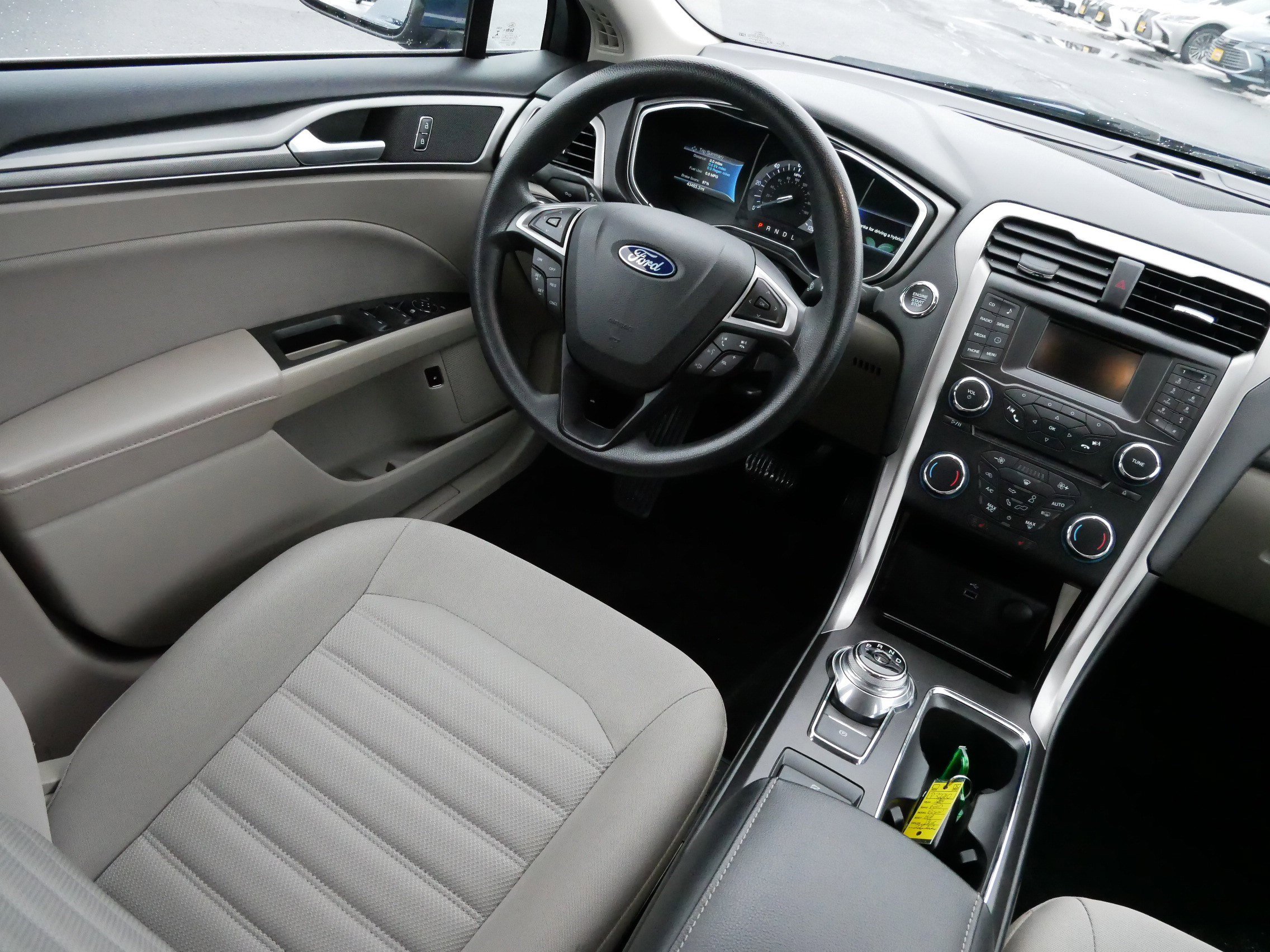 Used 2018 Ford Fusion SE image 9