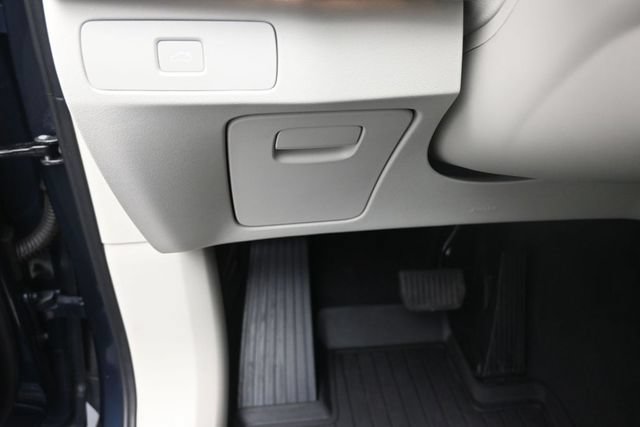 Certified 2024 Volvo XC90 B6 Plus w/ Protection Package Premier AWD/4WD image 16