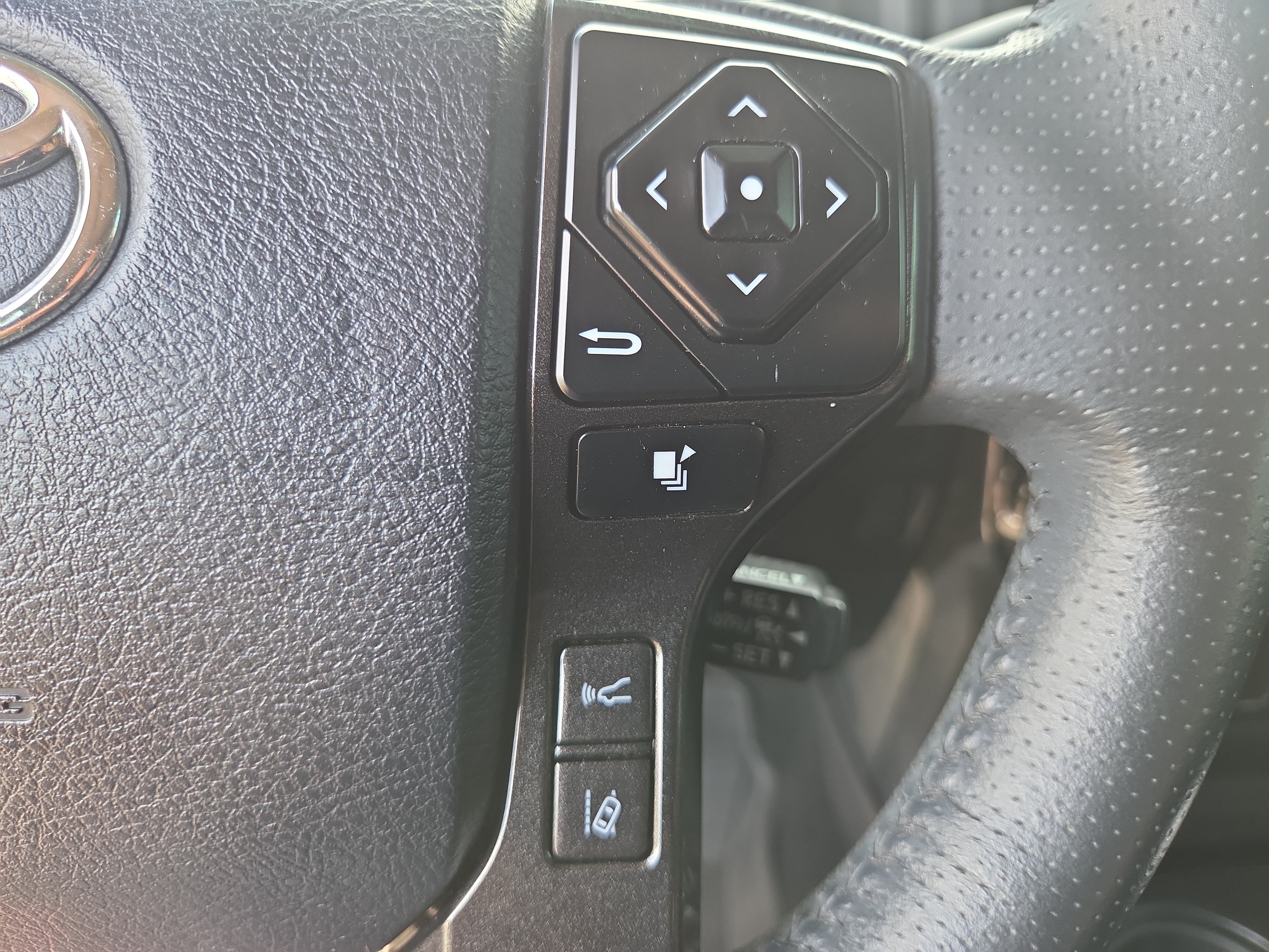 Certified 2021 Toyota 4Runner TRD Off-Road Premium w/ Moonroof Package AWD/4WD image 27