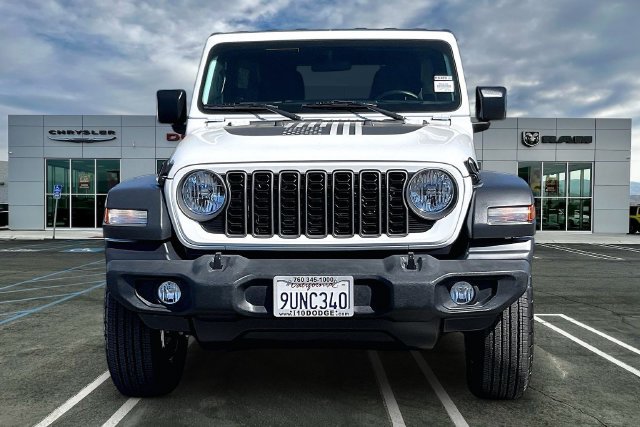 Used 2025 Jeep Wrangler Unlimited Sport AWD/4WD image 2