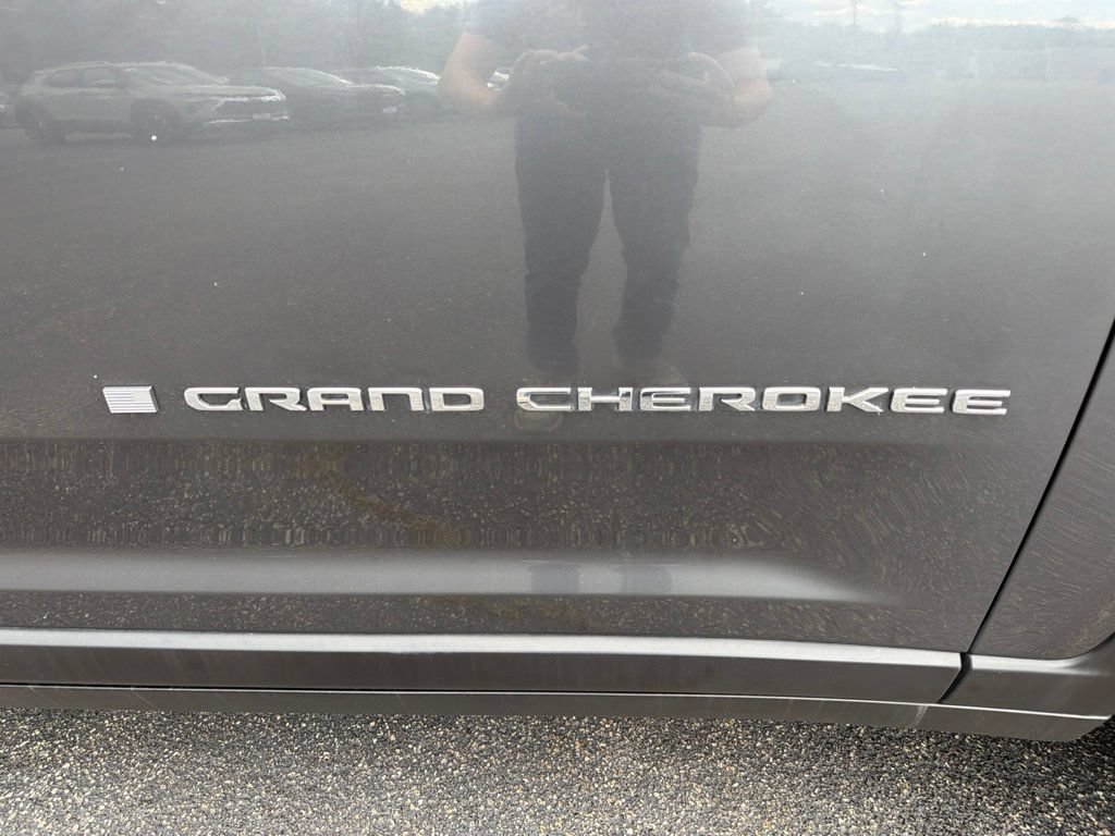 Used 2022 Jeep Grand Cherokee L Limited AWD/4WD image 10