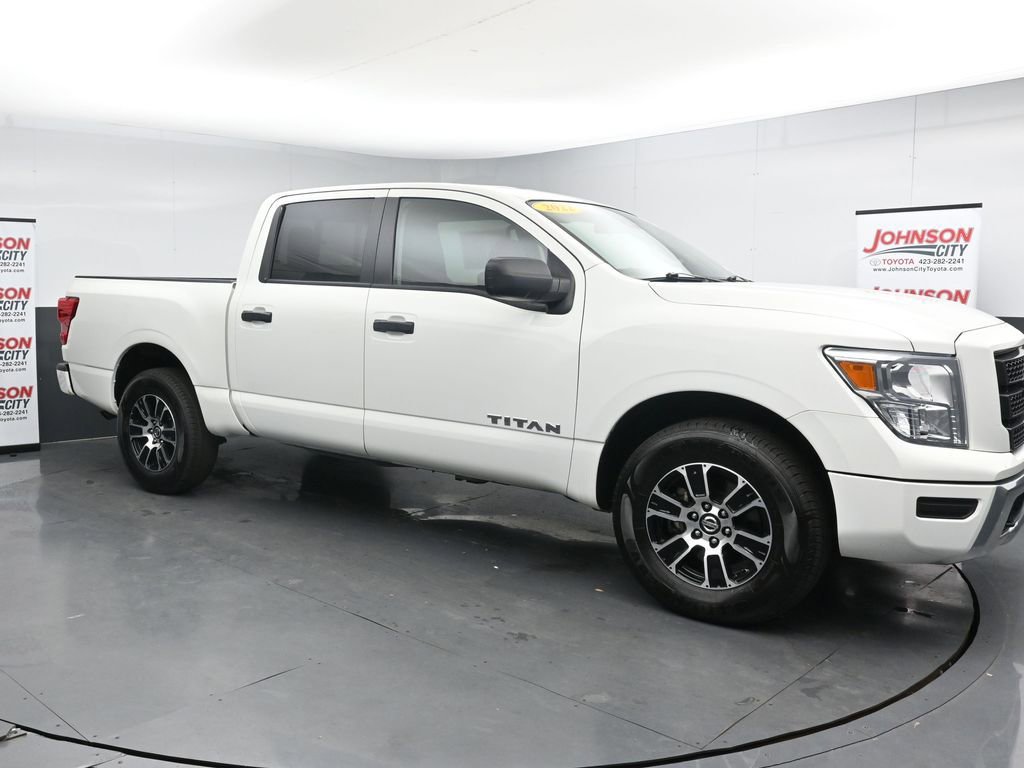 Used 2022 Nissan Titan SV AWD/4WD image 2