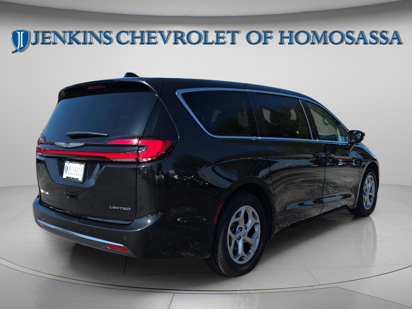 Used 2024 Chrysler Pacifica Limited FWD image 4