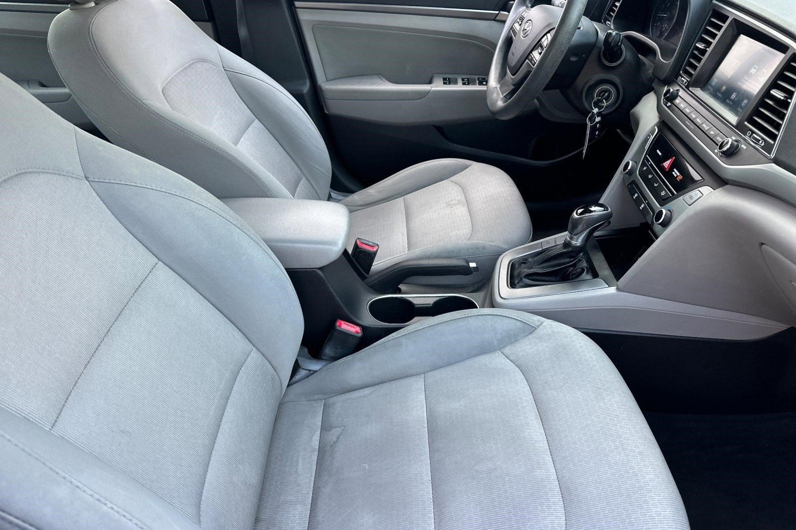 Used 2017 Hyundai Elantra SE image 31