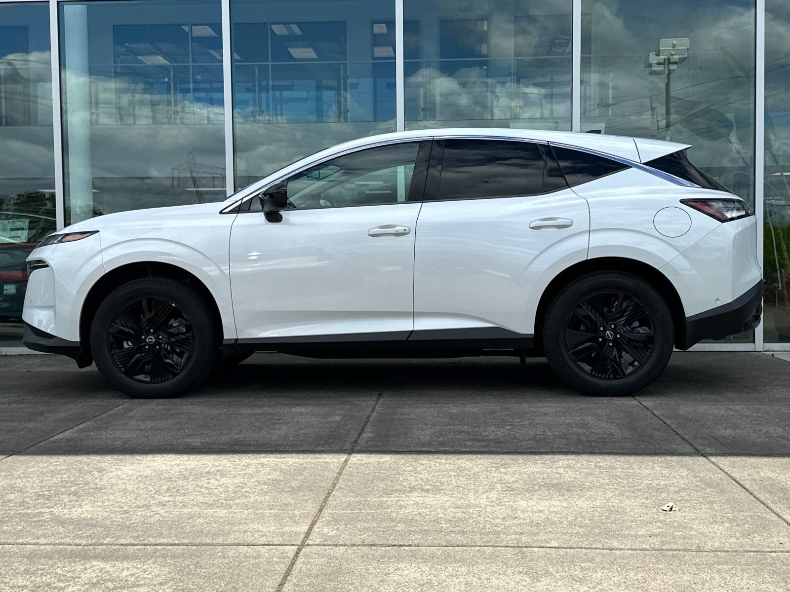 Used 2025 Nissan Murano SV AWD/4WD image 6