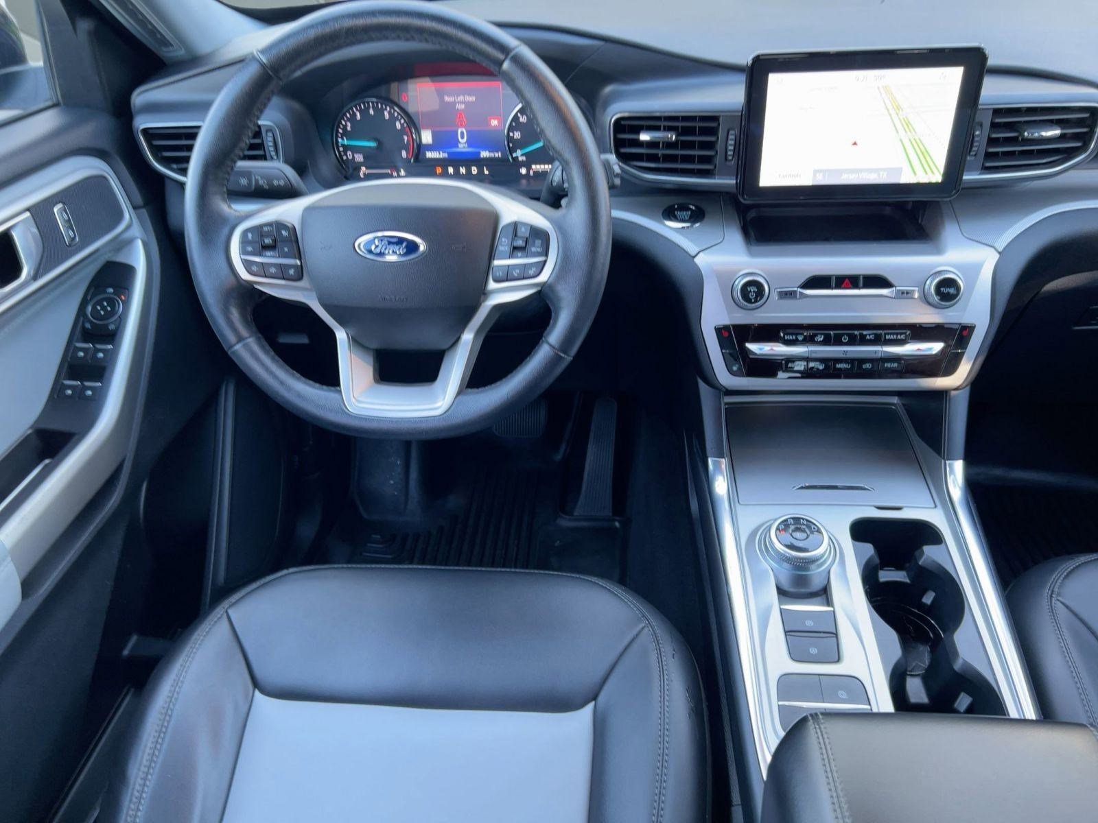 Used 2022 Ford Explorer XLT w/ Equipment Group 202A image 28