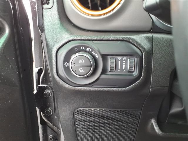 Used 2022 Jeep Gladiator Sport AWD/4WD image 16