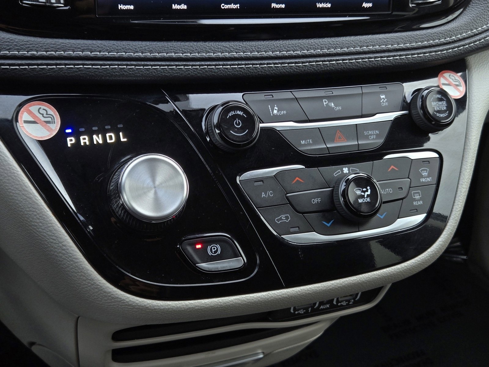 Used 2023 Chrysler Pacifica Touring-L image 17