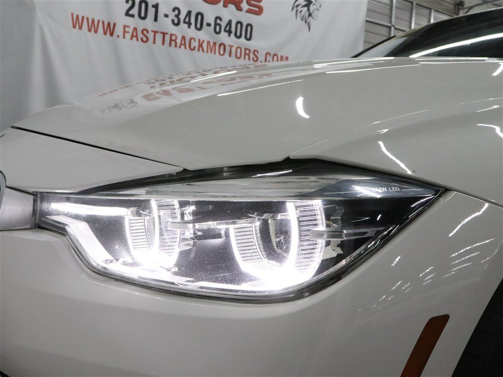 Used 2018 BMW 320i xDrive Sedan AWD/4WD image 40