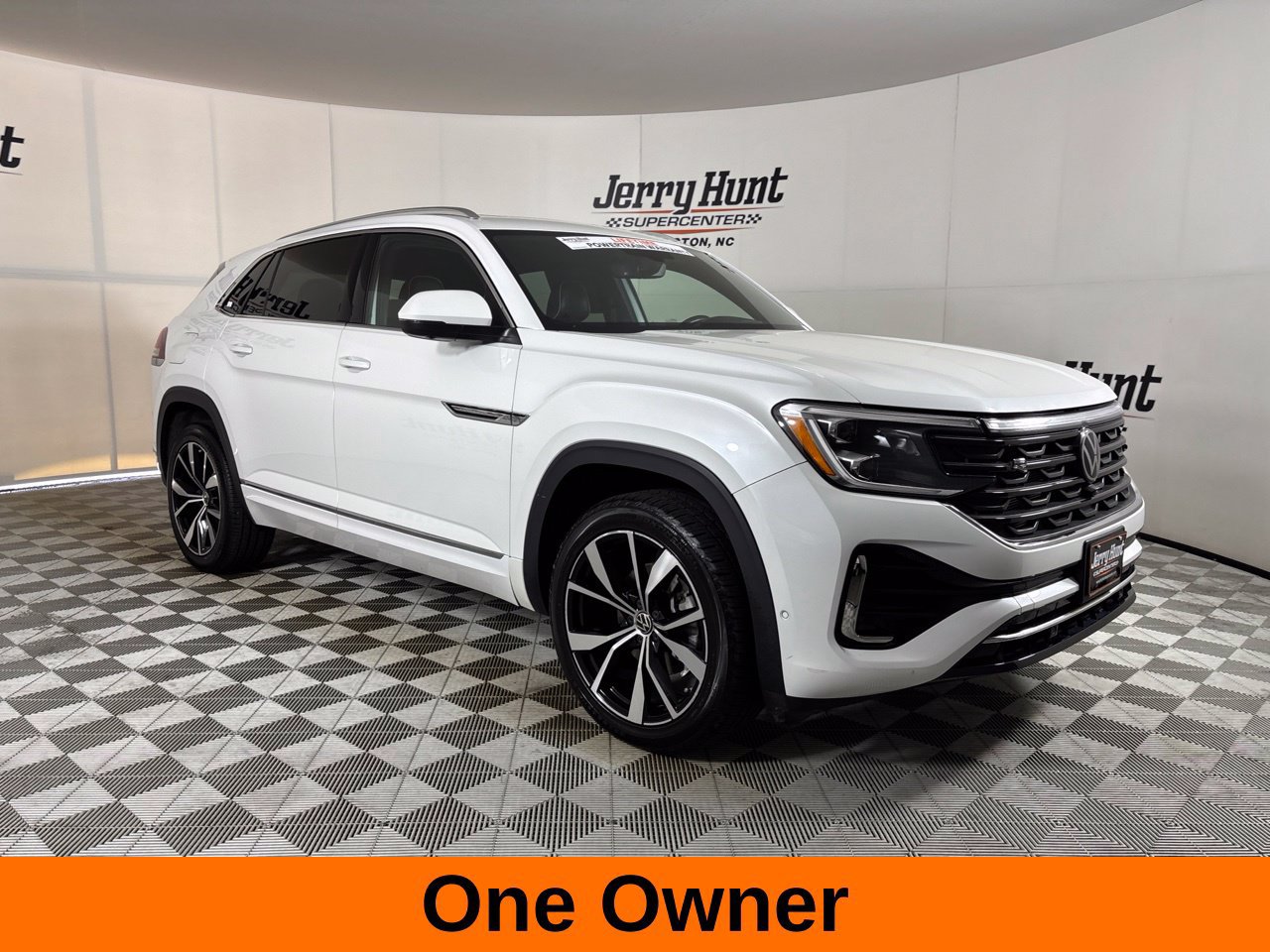 Used 2024 Volkswagen Atlas Cross Sport SEL Premium R-Line AWD/4WD image 4