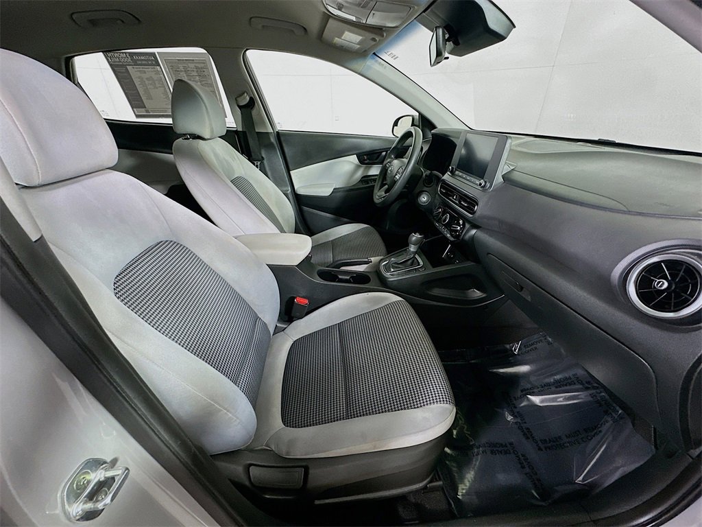 Used 2022 Hyundai Kona SE image 12