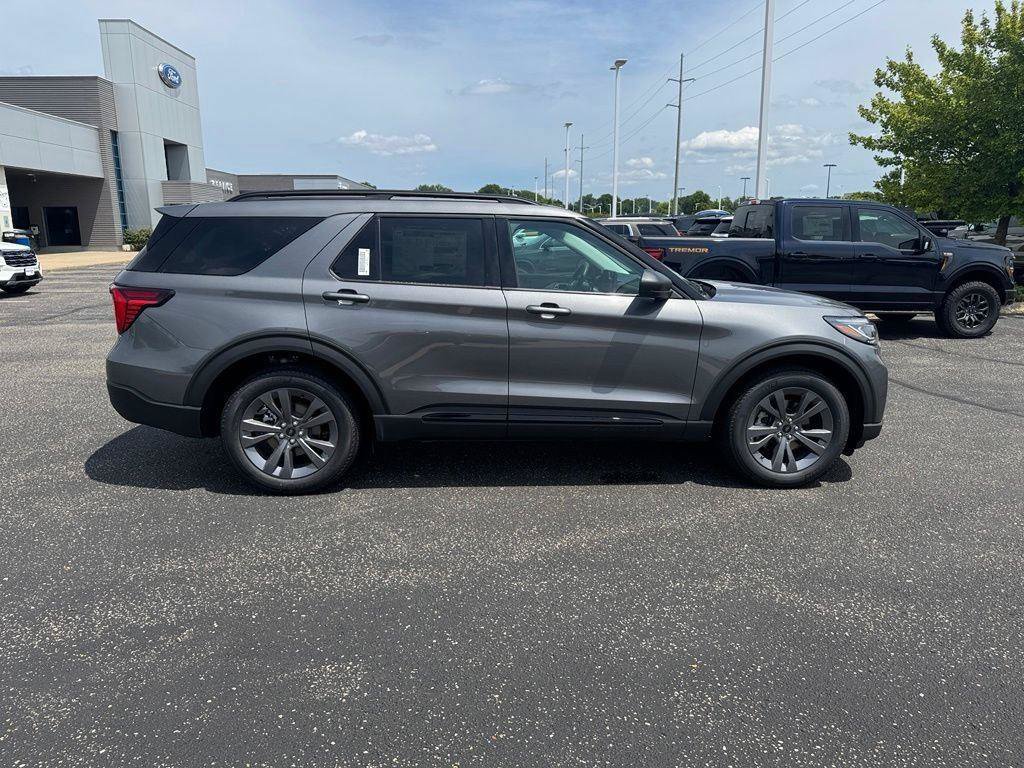 New 2026 Ford Explorer Active w/ Active Comfort Package AWD/4WD image 2