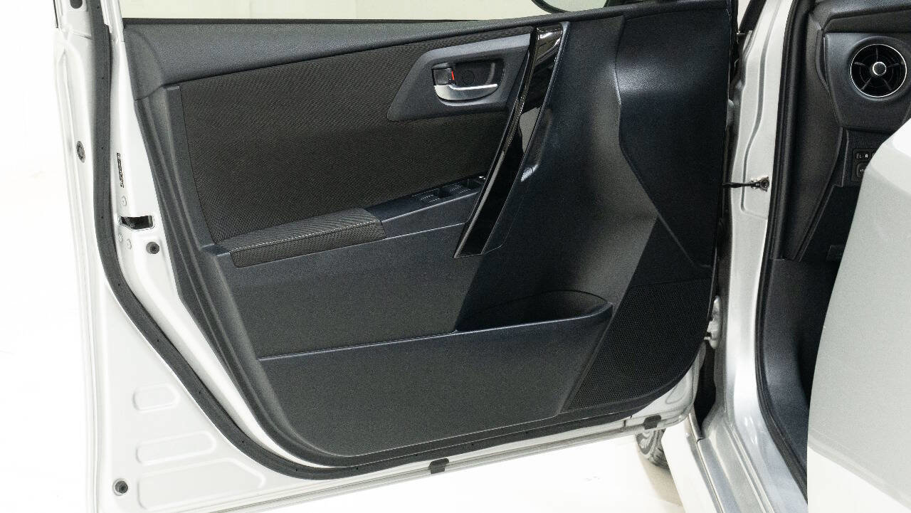 Used 2017 Toyota Corolla iM FWD image 18