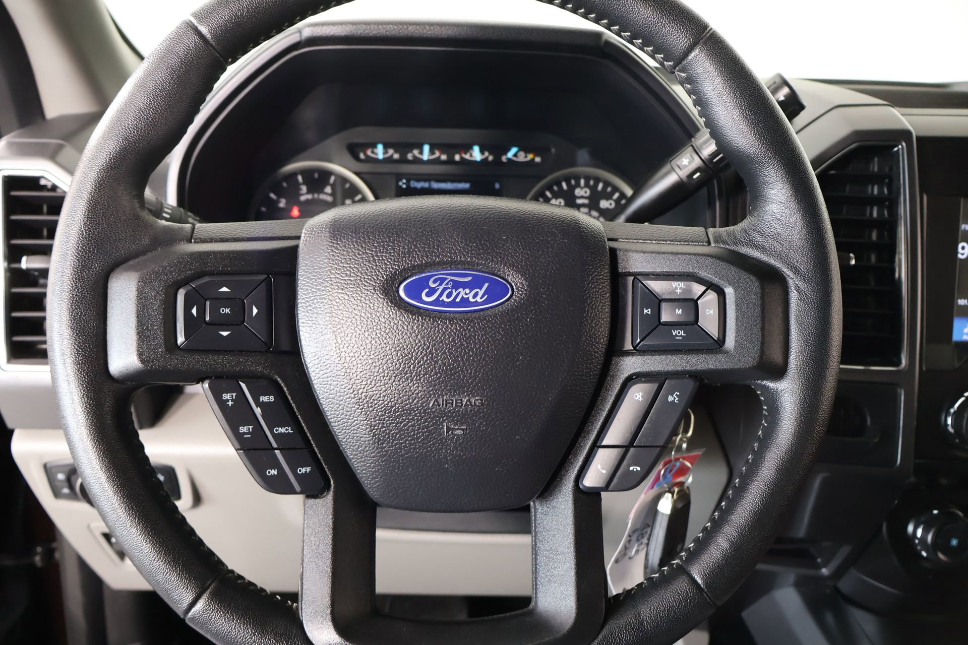 Used 2019 Ford F150 XLT w/ Equipment Group 302A Luxury RWD image 3