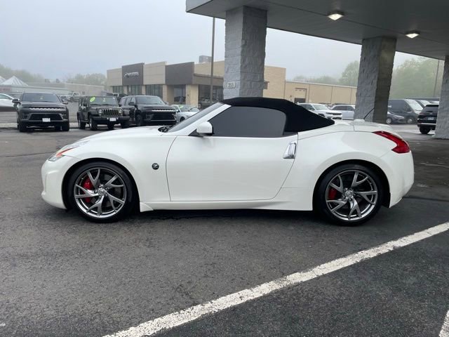 Used 2017 Nissan 370Z Touring Sport RWD image 15