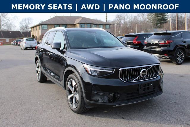Used 2025 Volvo XC40 B5 Plus image 2