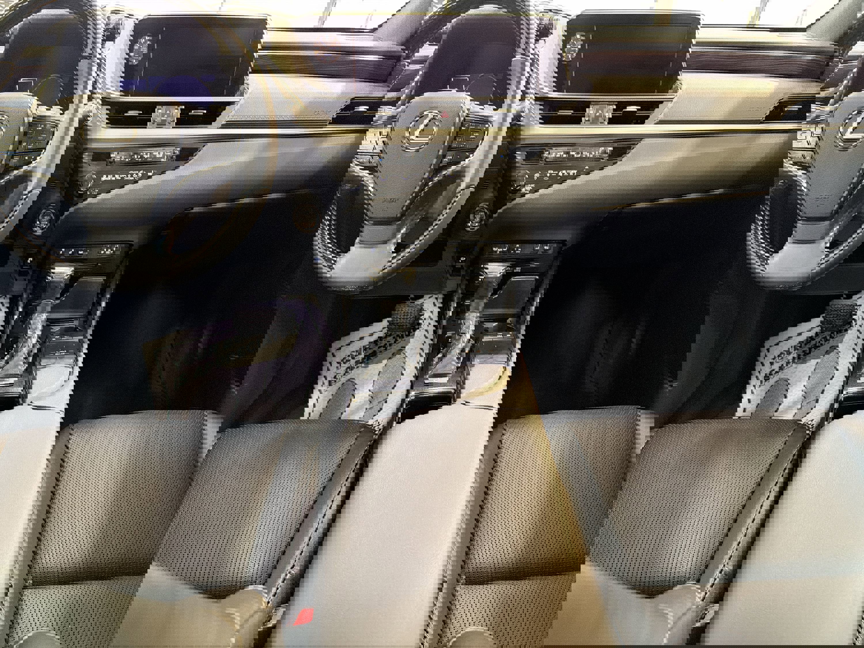 Used 2019 Lexus ES 350 w/ Ultra Luxury Package image 22