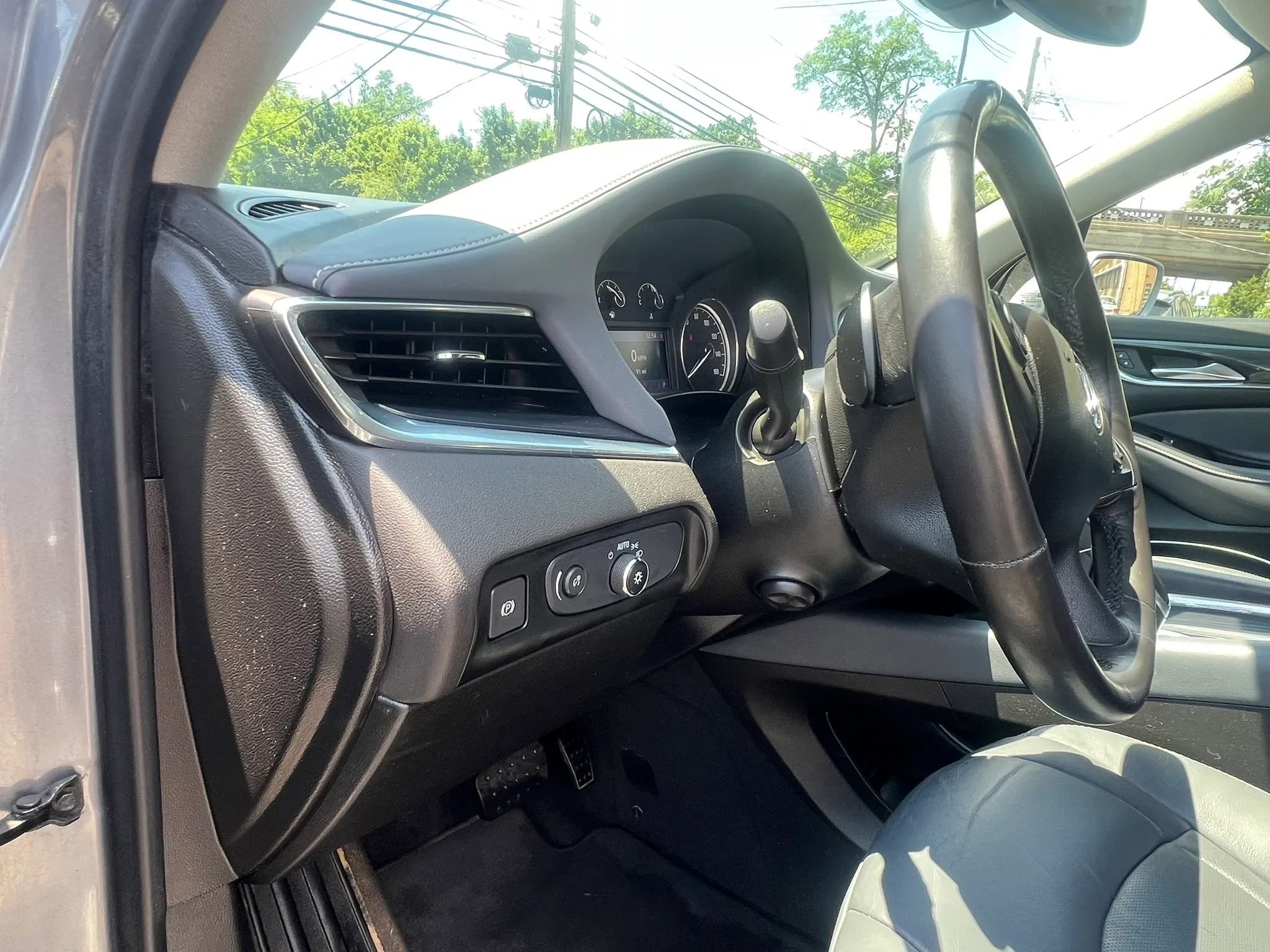 Used 2020 Buick Enclave Premium w/ Sun and Sites Package AWD/4WD image 15