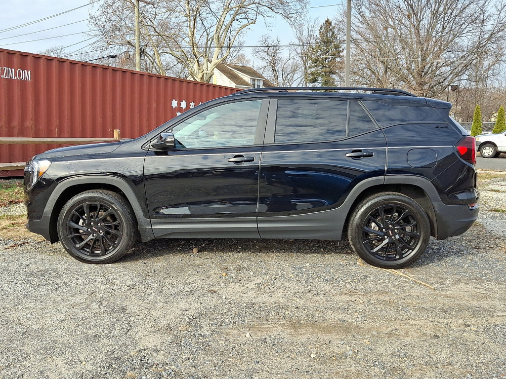 Used 2023 GMC Terrain SLE w/ Driver Convenience Package image 2