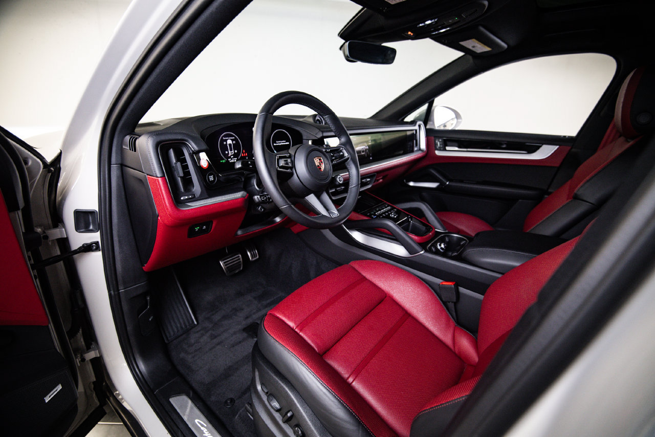 Certified 2026 Porsche Cayenne S AWD/4WD image 4