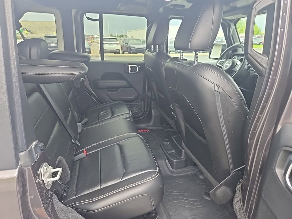 Used 2018 Jeep Wrangler Unlimited Sahara w/ Cold Weather Group image 29