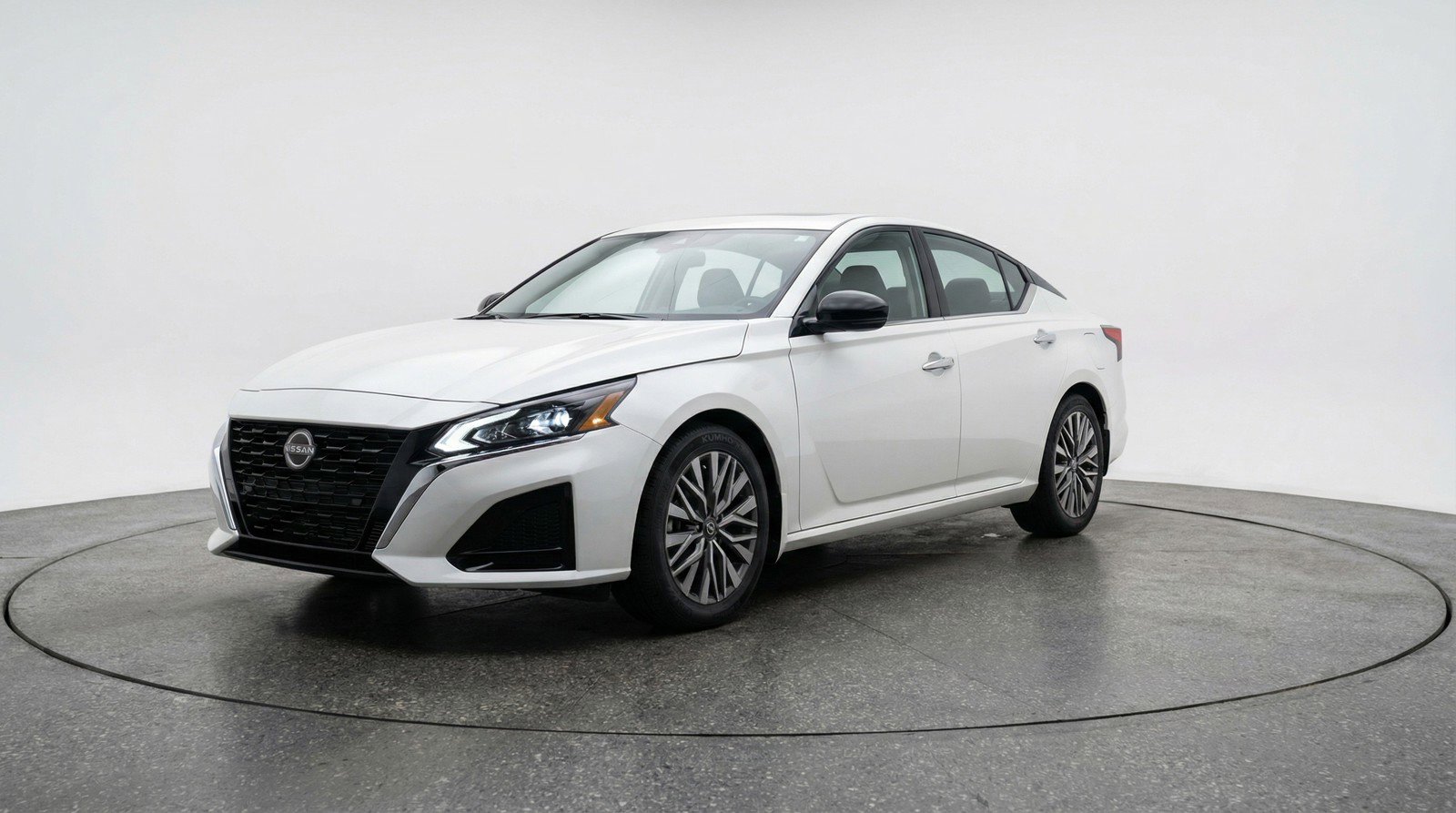 Used 2025 Nissan Altima 2.5 SV image 3