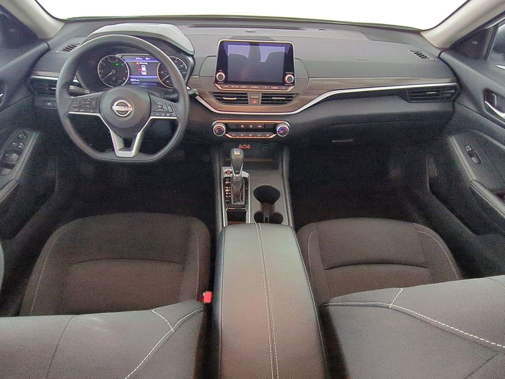 Used 2025 Nissan Altima 2.5 SV image 25