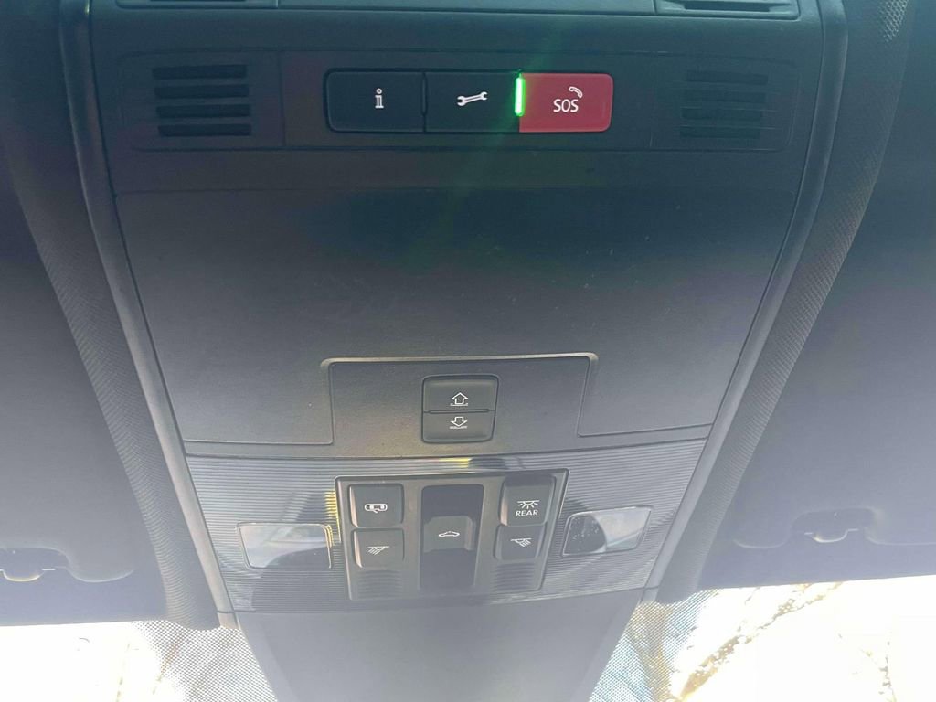 Used 2023 Volkswagen Tiguan SE R-Line image 34