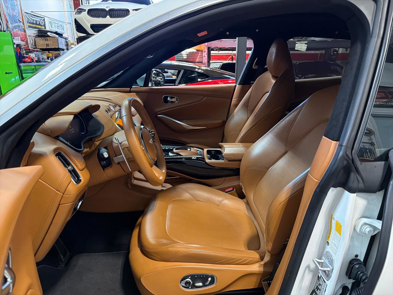 Used 2021 Aston Martin DBX AWD/4WD image 15